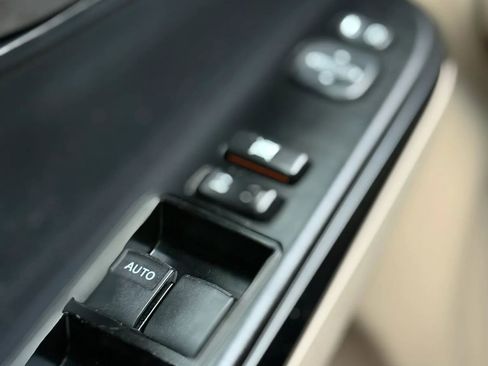 Used 2014 Toyota Camry FWD image 26