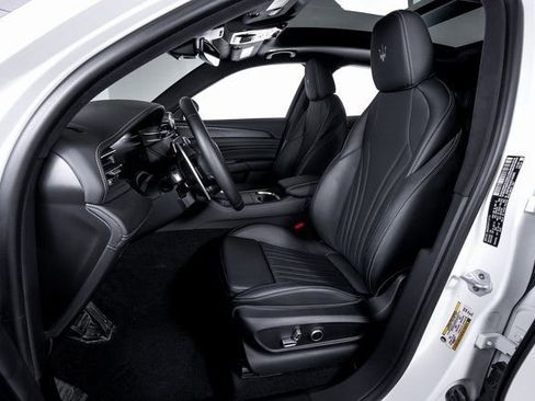 Used 2025 Maserati Grecale Modena image 17