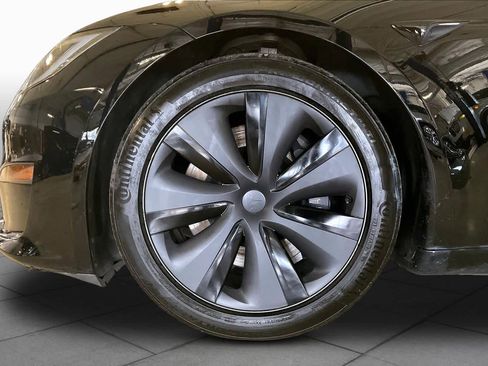 Used 2024 Tesla Model S image 9