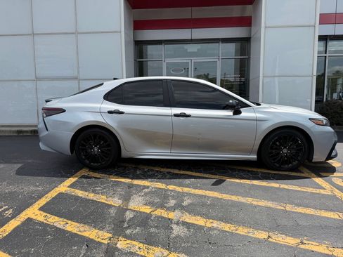 Used 2021 Toyota Camry SE AWD/4WD image 4