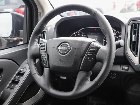 Used 2025 Nissan Frontier SV w/ SV Convenience Package RWD image 15