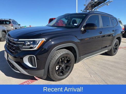Used 2024 Volkswagen Atlas Peak Edition SEL image 1