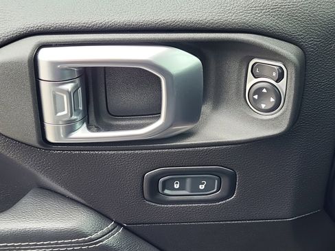 Used 2023 Jeep Wrangler Unlimited Sahara w/ Cold Weather Group image 19