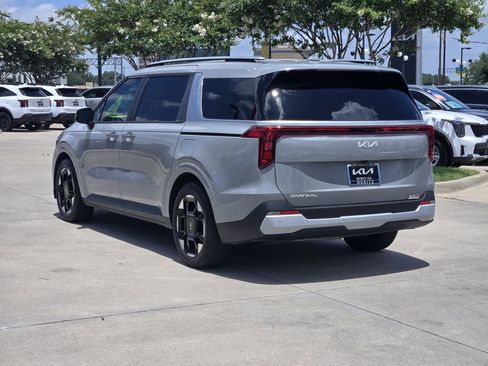 New 2026 Kia Carnival EX FWD image 3