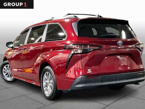 Used 2023 Toyota Sienna LE image 11