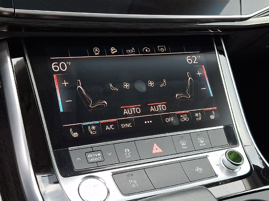 Used 2019 Audi Q8 Premium Plus w/ Premium Plus AWD/4WD image 17