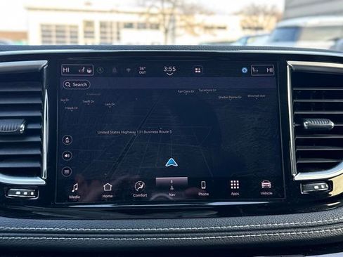 Used 2023 Chrysler Pacifica Limited image 39