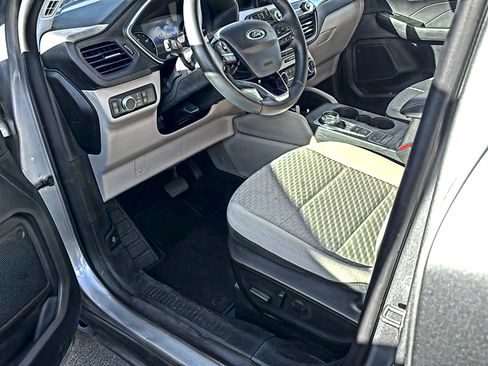 Used 2022 Ford Escape SE w/ SE Sport Appearance Package AWD/4WD image 2