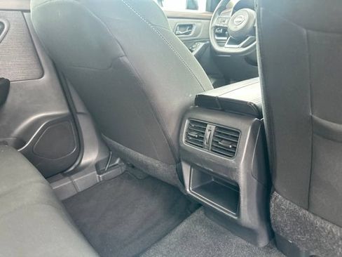 Used 2023 Nissan Rogue S FWD image 11