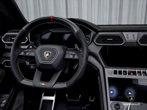 Used 2023 Lamborghini Urus Performante AWD/4WD image 42