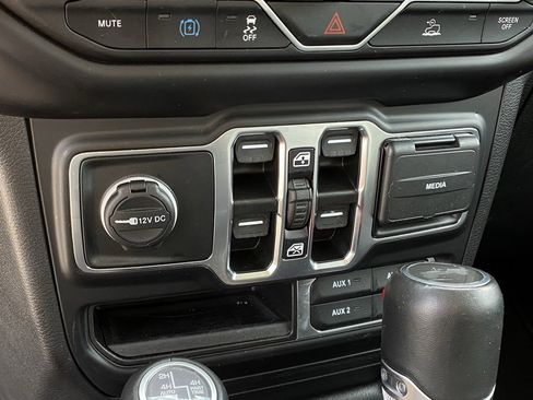 Used 2023 Jeep Wrangler Unlimited Sahara image 20