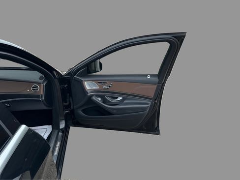 Used 2017 Mercedes-Benz S 550 4MATIC Sedan image 33