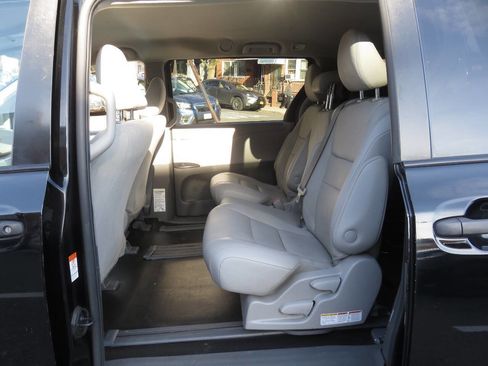 Used 2020 Toyota Sienna L image 21