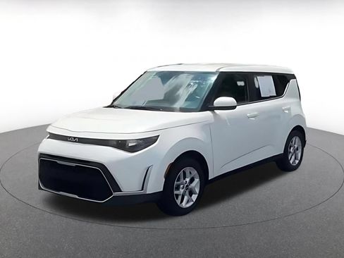 Used 2025 Kia Soul LX w/ LX Technology Package FWD image 4