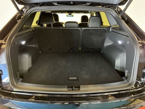 Certified 2025 Volkswagen Atlas Cross Sport SE FWD image 5