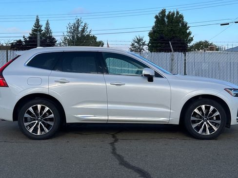 Used 2023 Volvo XC60 B5 Plus AWD/4WD image 6