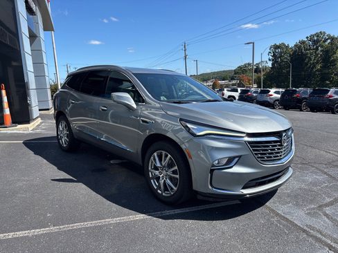 Used 2023 Buick Enclave Premium w/ Experience Buick Package image 4