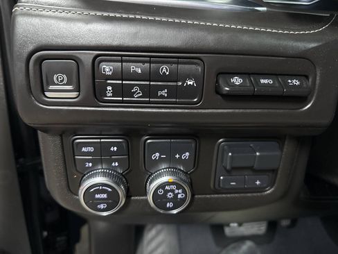 Used 2023 GMC Yukon XL Denali Ultimate AWD/4WD image 20