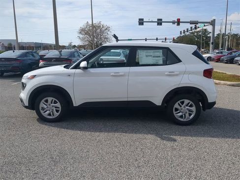 New 2026 Hyundai Venue SE image 3