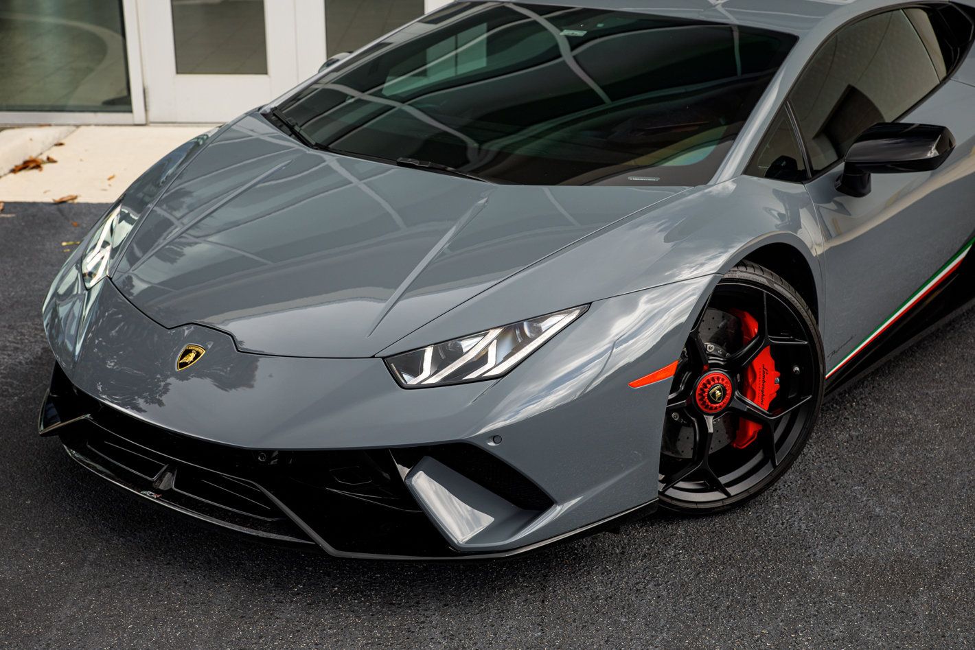 Used 2018 Lamborghini Huracan Performante AWD/4WD image 4