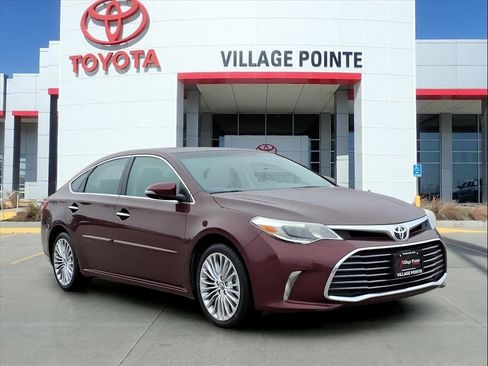 Used 2016 Toyota Avalon Limited image 8