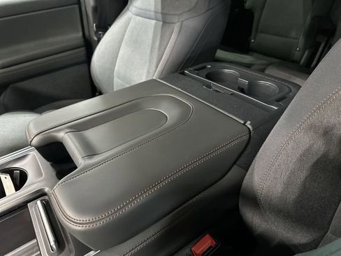 Used 2025 Ford Expedition Active image 26