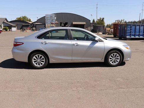 Certified 2016 Toyota Camry LE FWD image 4