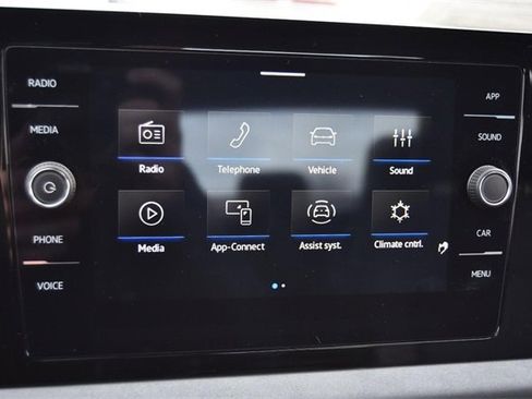 Certified 2025 Volkswagen Jetta SE w/ Sunroof Package image 14