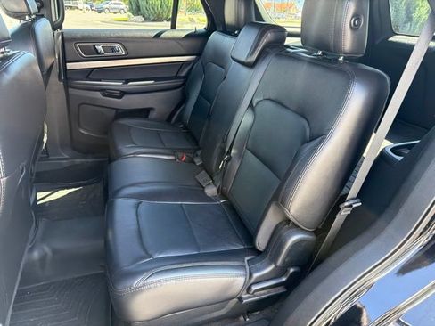 Used 2018 Ford Explorer XLT w/ Equipment Group 202A AWD/4WD image 29