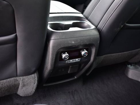 Used 2024 GMC Acadia Elevation image 25