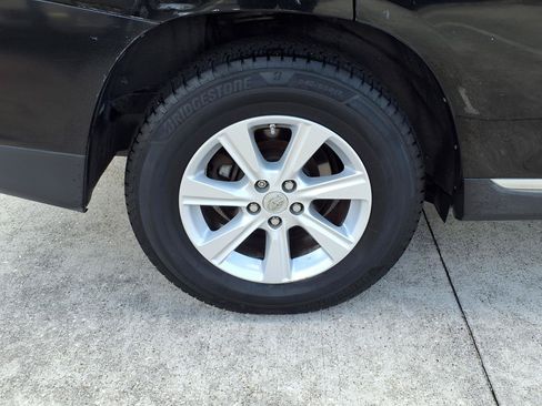 Used 2011 Toyota Highlander SE w/ Tow Pkg AWD/4WD image 27