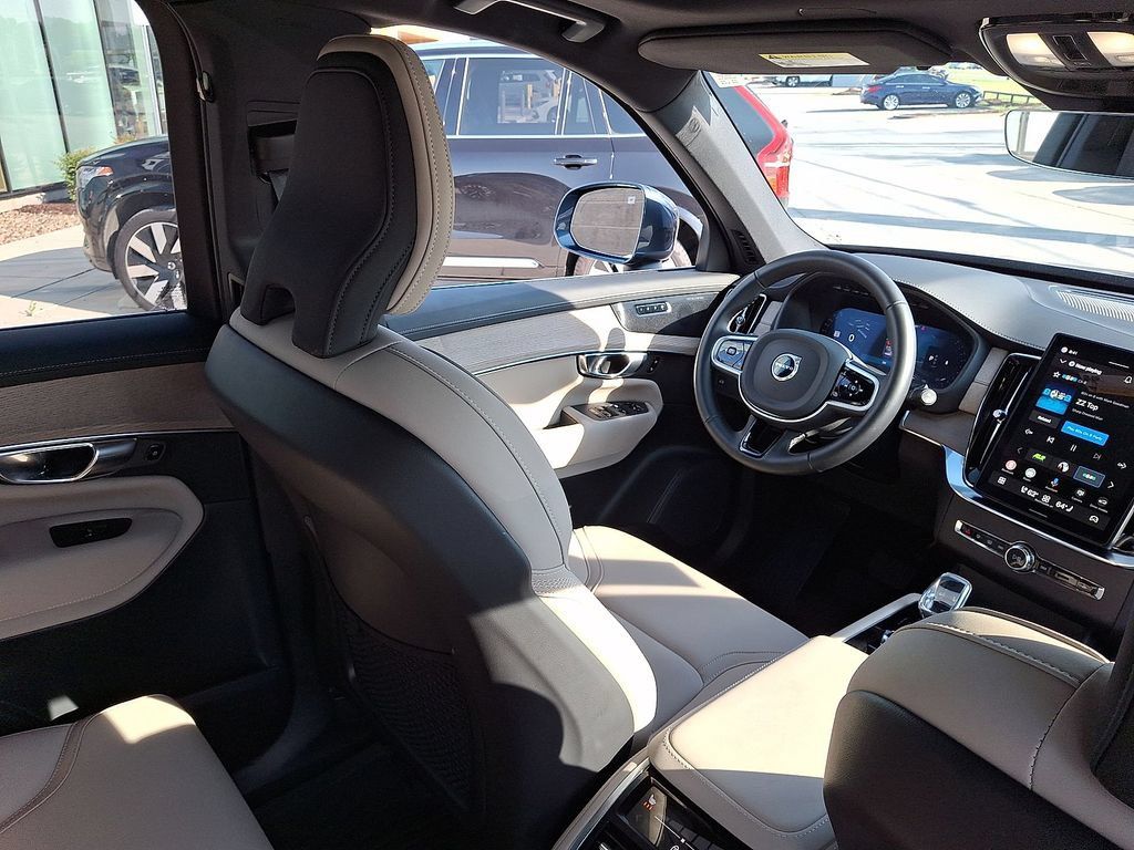 Certified 2026 Volvo XC90 B6 Plus AWD/4WD image 15
