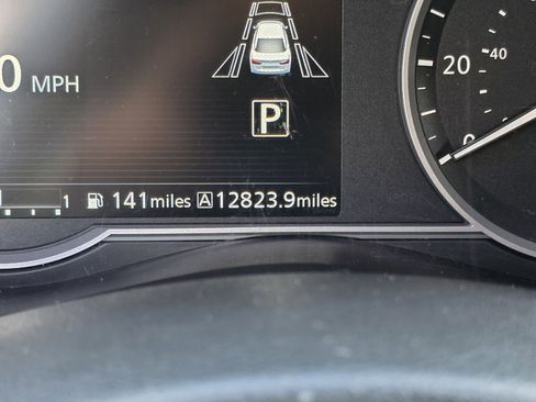 Used 2020 Nissan Versa SR w/ Convenience Package image 27