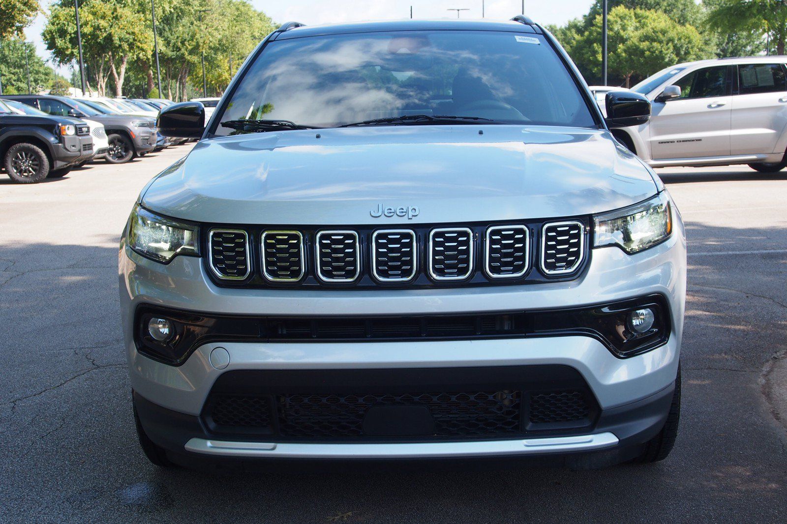Used 2025 Jeep Compass Limited AWD/4WD image 2
