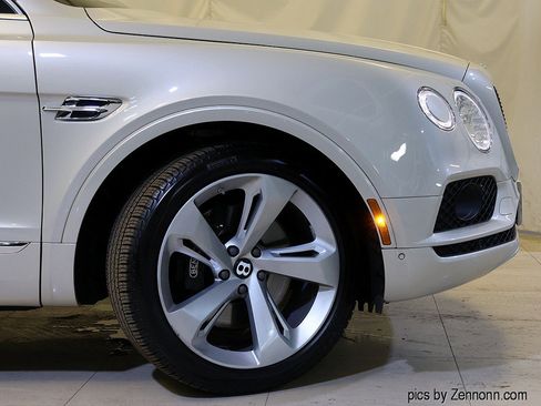 Used 2019 Bentley Bentayga AWD/4WD image 4