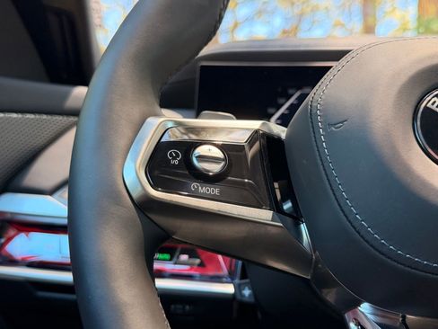 Certified 2025 BMW 760i xDrive w/ Executive Package AWD/4WD image 22