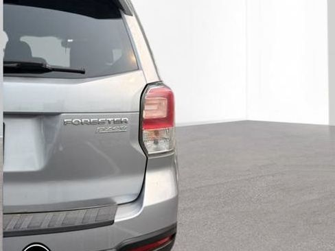Used 2017 Subaru Forester 2.5i Limited w/ Popular Package #2 AWD/4WD image 5