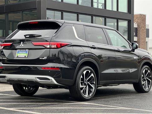 New 2025 Mitsubishi Outlander SE image 5