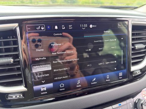 Used 2023 Chrysler Pacifica Touring-L FWD image 40