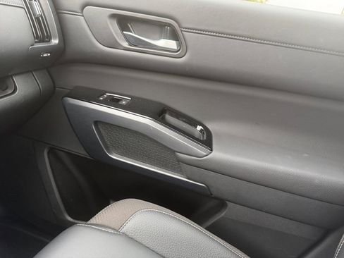 Certified 2025 Nissan Pathfinder SL FWD image 31