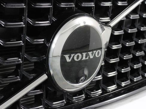 Certified 2026 Volvo XC40 B5 Plus AWD/4WD image 27