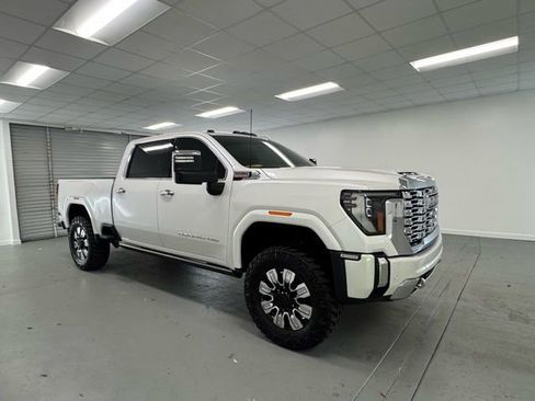 Used 2024 GMC Sierra 2500 Denali w/ Denali Reserve Package image 3