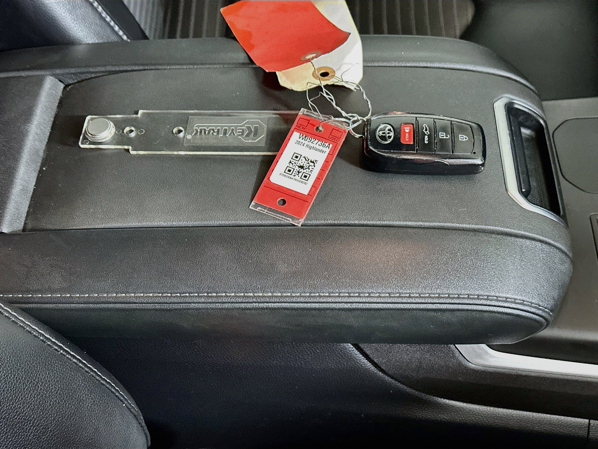 Used 2024 Toyota Highlander XSE FWD image 33
