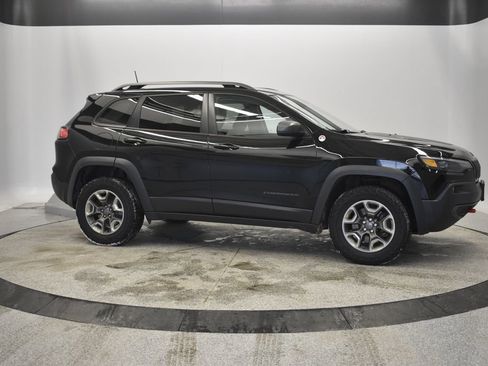 Used 2019 Jeep Cherokee Trailhawk w/ Cold Weather Group image 12