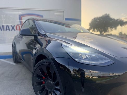 Used 2022 Tesla Model Y Performance AWD/4WD image 17