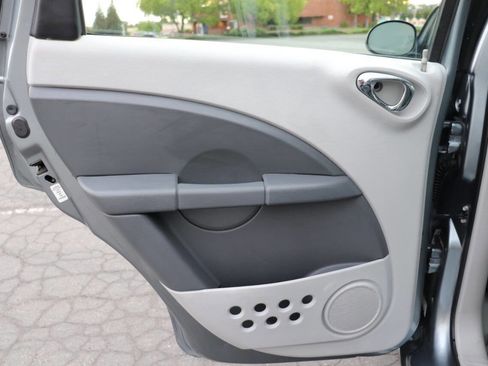 Used 2009 Chrysler PT Cruiser FWD image 21