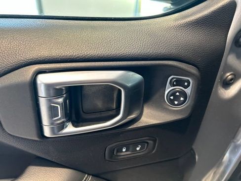 Used 2020 Jeep Gladiator Overland w/ Dual Top Group AWD/4WD image 8
