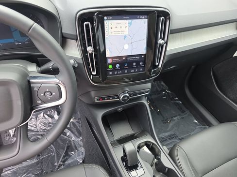 New 2026 Volvo XC40 B5 Core w/ Protection Package Premier AWD/4WD image 18