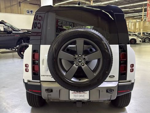 Used 2021 Land Rover Defender 110 X-Dynamic HSE AWD/4WD image 14