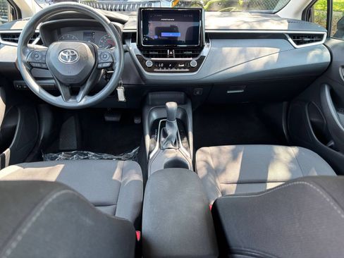 Used 2025 Toyota Corolla LE FWD image 39